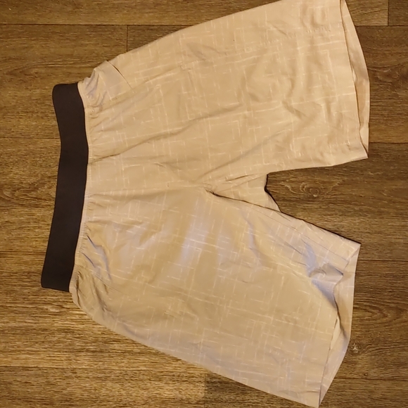 Lulu Lemon Shorts- T.H.E Short 9" Linerless - Picture 1 of 3